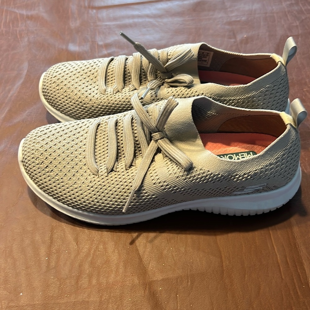 Skechers women’s tennis shoes